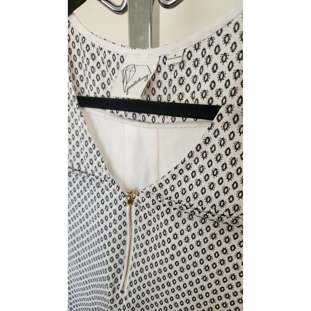 Janet Chung Women Small White Black Geometric Print Roll Tab Quarter Zip Blouse - Picture 4 of 5